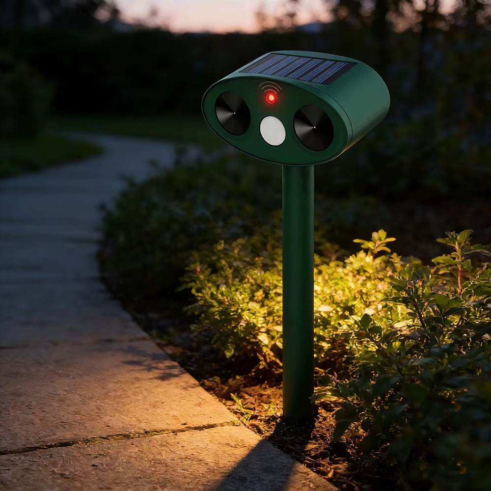 Solarni LED Rastjerivač Štetočina (1+1 GRATIS) – Inteligentni ČUVAR Vašeg Dvorišta