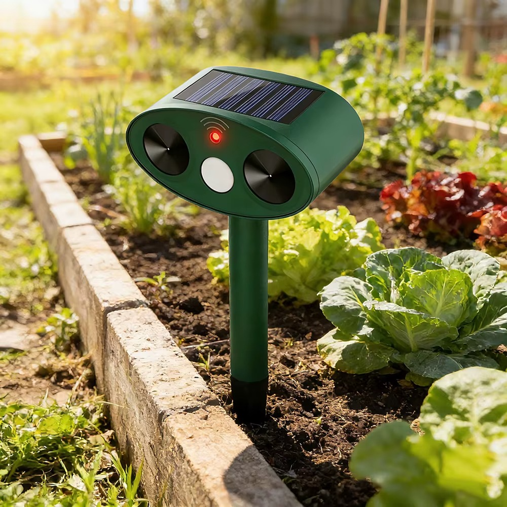 Solarni LED Rastjerivač Štetočina (1+1 GRATIS) – Inteligentni ČUVAR Vašeg Dvorišta
